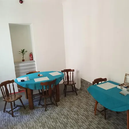 Latin Bridge Hostel *